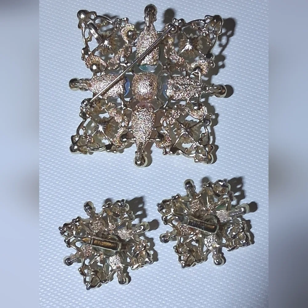 * Vintage Sarah Coventry Maltese Cross Brooch Pin & Earrings SET - Picture 3 of 7